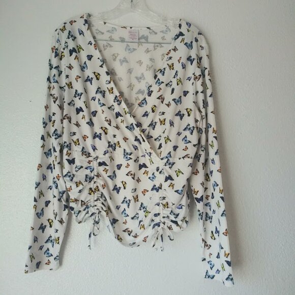 No Boundaries women's size XXXL (21) butterfly all over print blouse - Picture 1 of 15